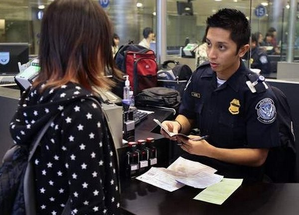 表情包太黄会被海关逮捕+遣返? 来美国加拿大