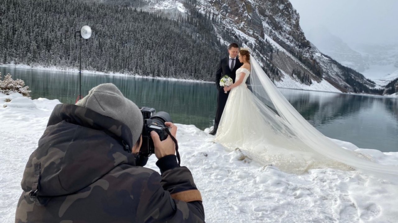 Banff 路易斯湖拍雪地婚纱照那算疯狂！有些人更夸张🤣🤣🤣
