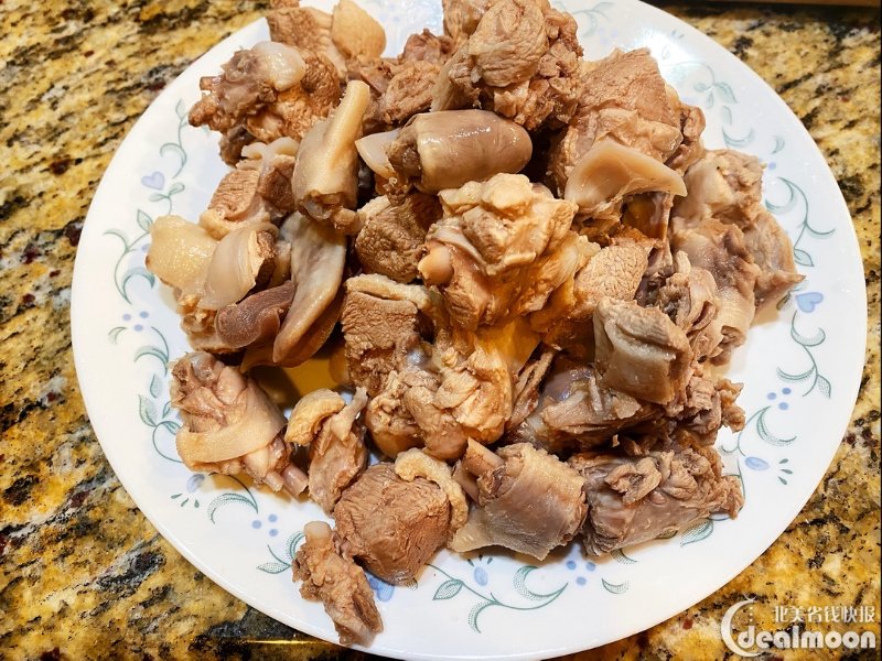 焯好水的鸭肉块
