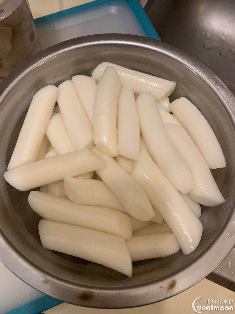 吃年糕,年年糕.祝君君生日快乐,年年高升.
