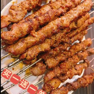 5885烧烤🍢羊肉串、啤酒🍺🉐️买一送一...