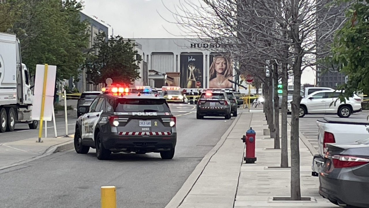 突发!Yorkdale商场外清晨发生枪击命案,一男子不幸身亡!现场大封锁!