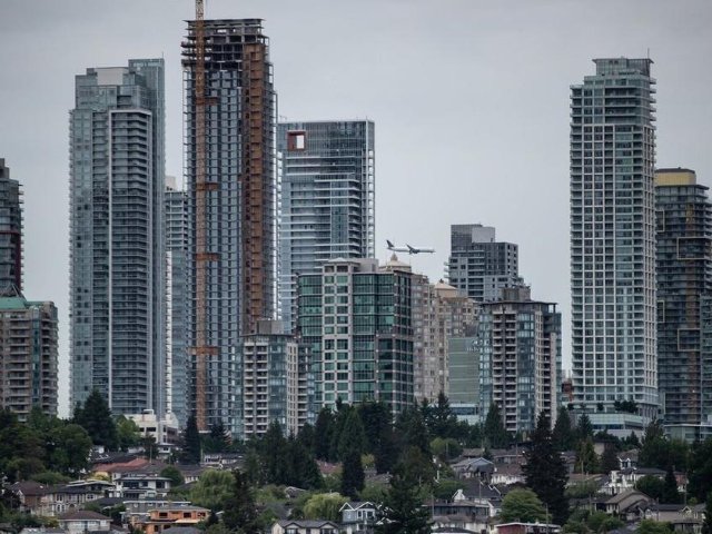 加拿大市长公开向华裔道歉，三项歧视...