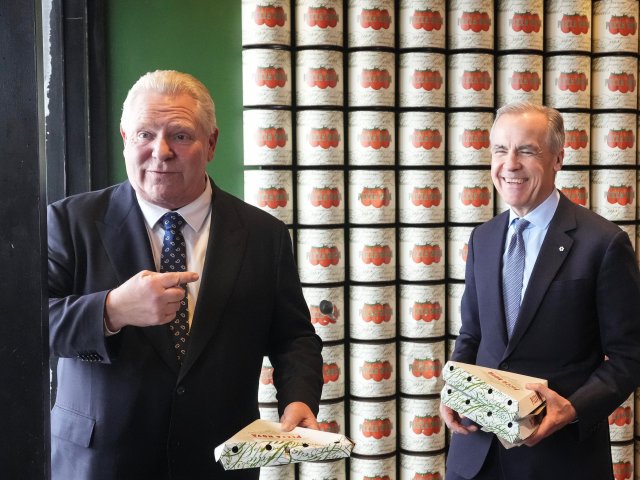 披萨桌上化干戈！安省省长福特与总理...