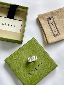 Gucci镂空LOGO戒指