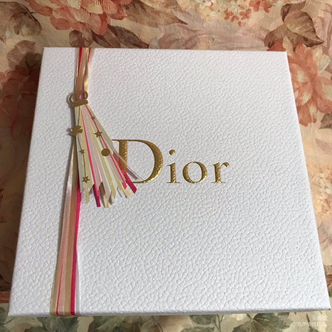 dior 节日限量星辰系列唇膏套装,包装超精美