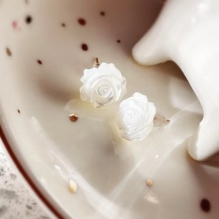 宝藏饰品店 白玫瑰耳钉 太美了！...