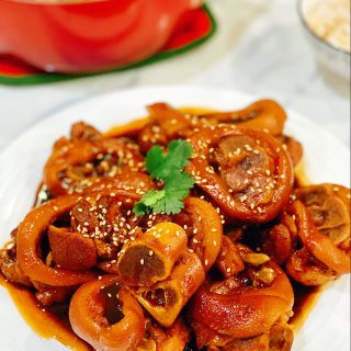 晚餐小饭桌：红烧猪蹄+沙嗲小火锅🍲煮一切...