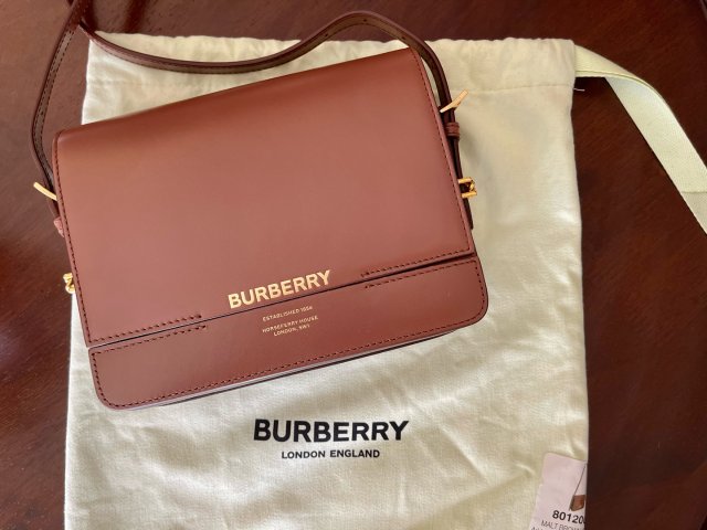 分享简单复古英伦风的Burberry Grace包包