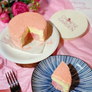 情人节限定粉红芝士蛋糕💘来一口浪漫的味道...