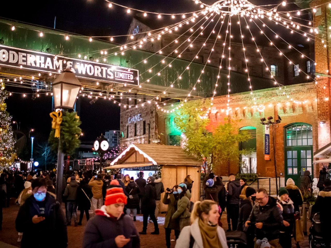 期待😆酒厂区的多伦多圣诞市场回归在即！...