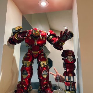 Hulkbuster Deluxe Figure by Hot Toys | Sideshow Collectibles