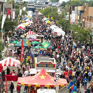 就在本周👉🏻北美最大的乌克兰节在多伦多回...