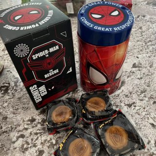 蜘蛛侠月饼礼盒：月饼都可以这么酷...