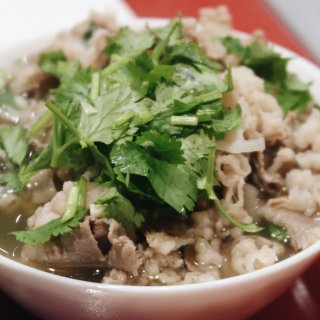 温哥华探店｜冬日雨夜里的一锅跷脚牛肉🍲...