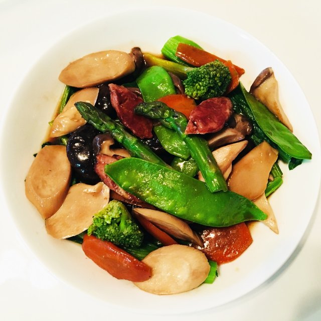 腊肠炒杂菜 br />  .
