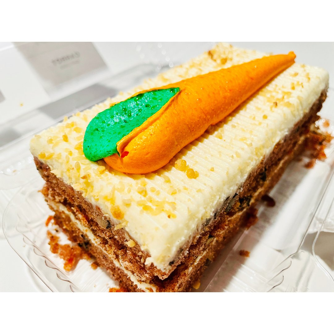 1/609carrot cake 在美国几乎随处可见,烘培店,超市,餐厅……都有它