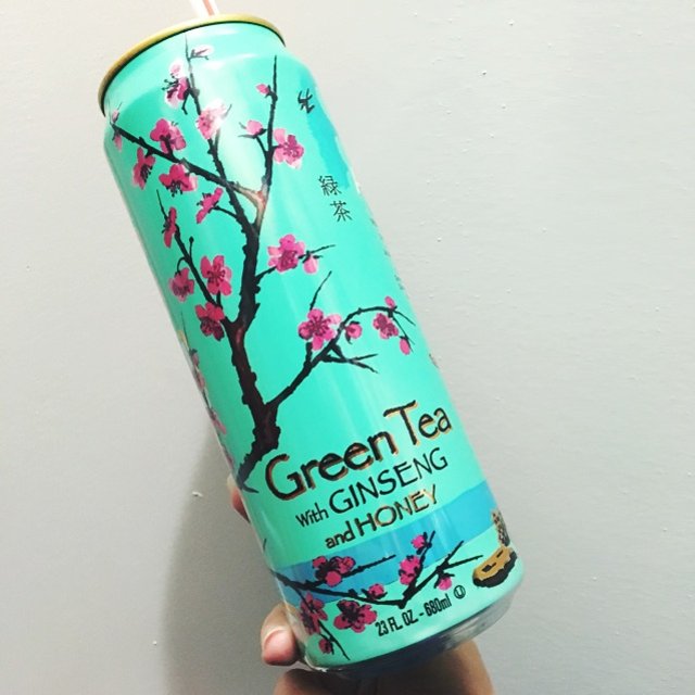 arizona的green tea 没喝之前以为是绿茶 喝了之后才发现 味道是冰