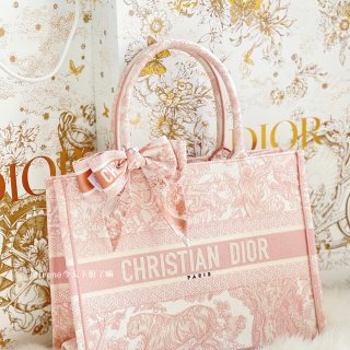 新年礼物🎁终究还是躲不过Dior的美颜暴...