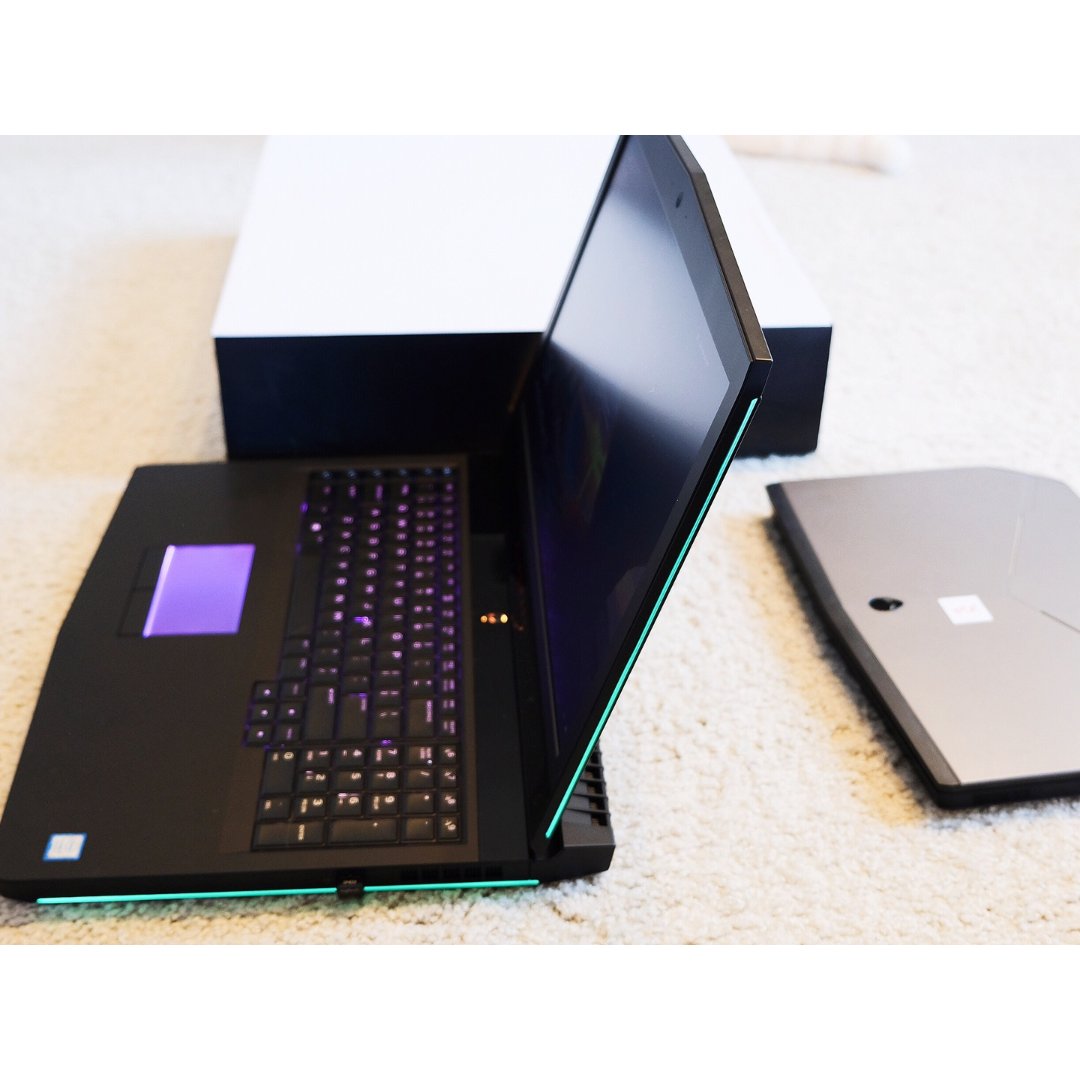 alienware 17 r5 black