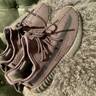 Yeezy 350 黑生胶 之多个朋友多...