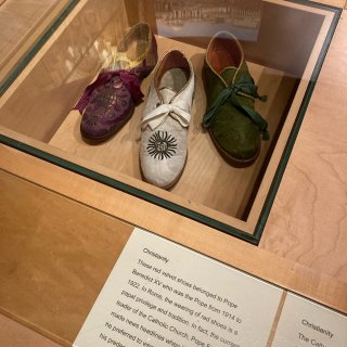 bata shoe museum，看得脖...