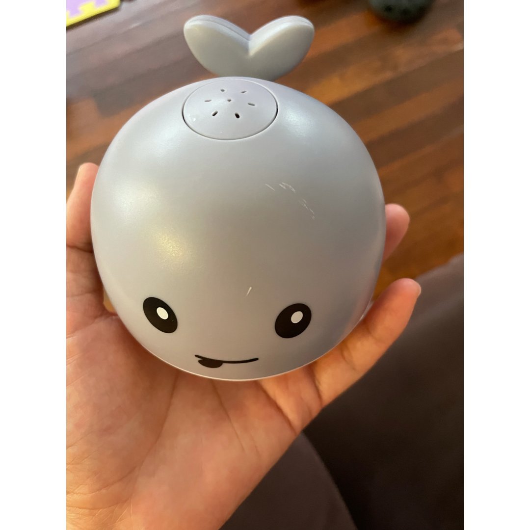 小鲸鱼游泳玩具