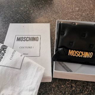 Moschino实用钱包