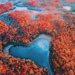秋季必来❤️这个季节的心形湖也太美了吧！...