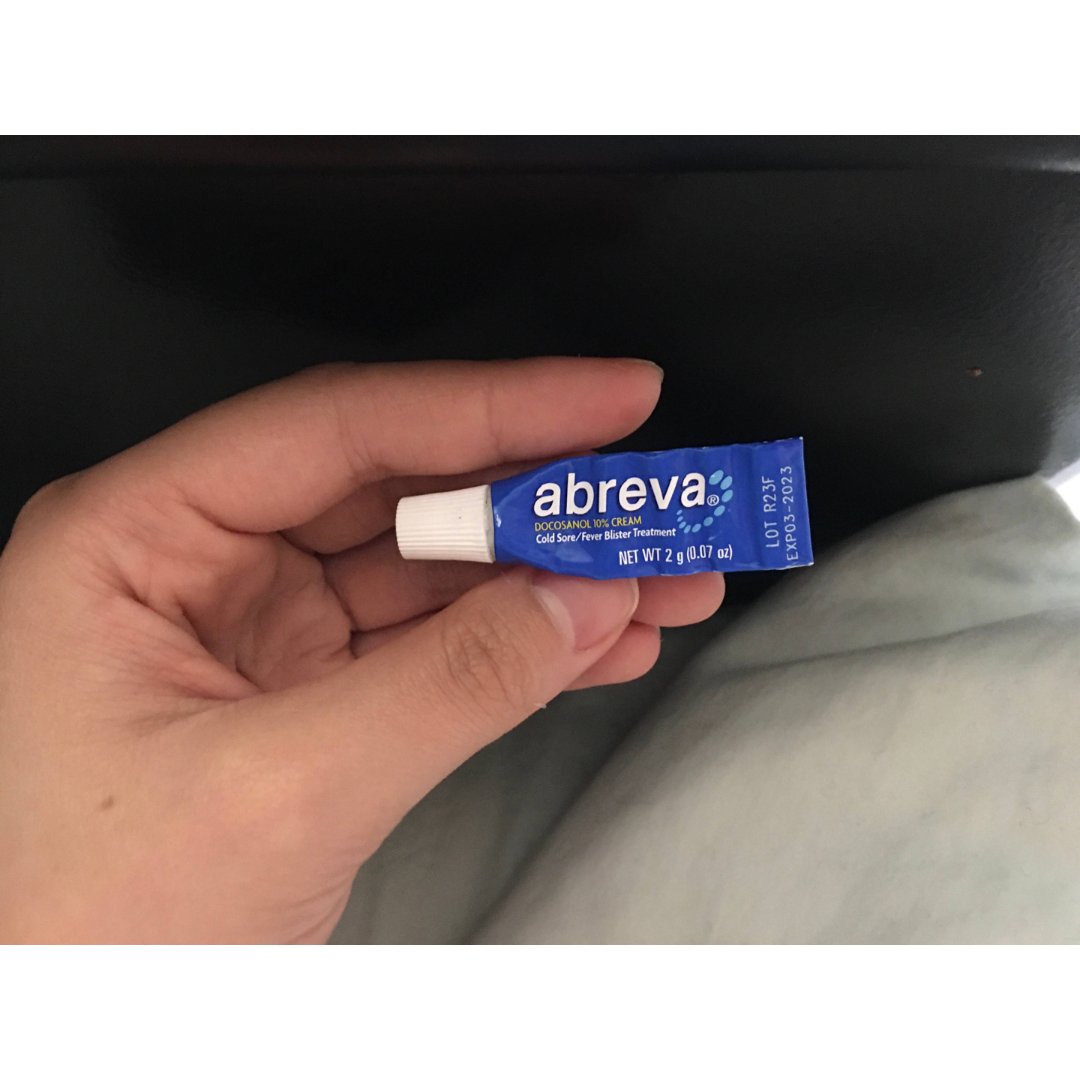 治疗唇疱疹(cold sore)的小药膏,也就是中国人讲的上火嘴唇起泡.