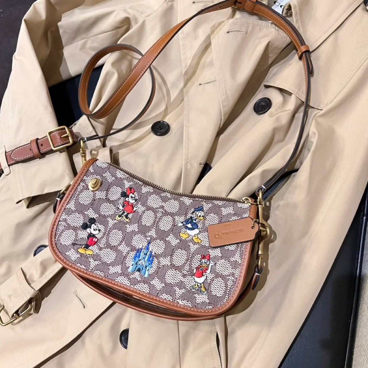 Coach 蔻驰,Disney X Coach Swinger Bag In Signature Textile Jacquard With Mickey Mouse And Friends Embroidery | COACH®