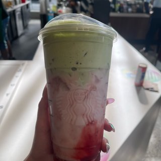 充满夏日气息🍃的Starbucks☕️...