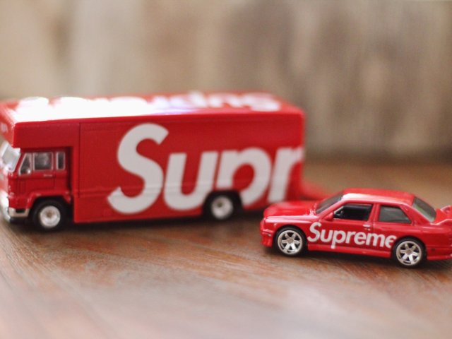 Supreme hot wheels 汽车模型玩具