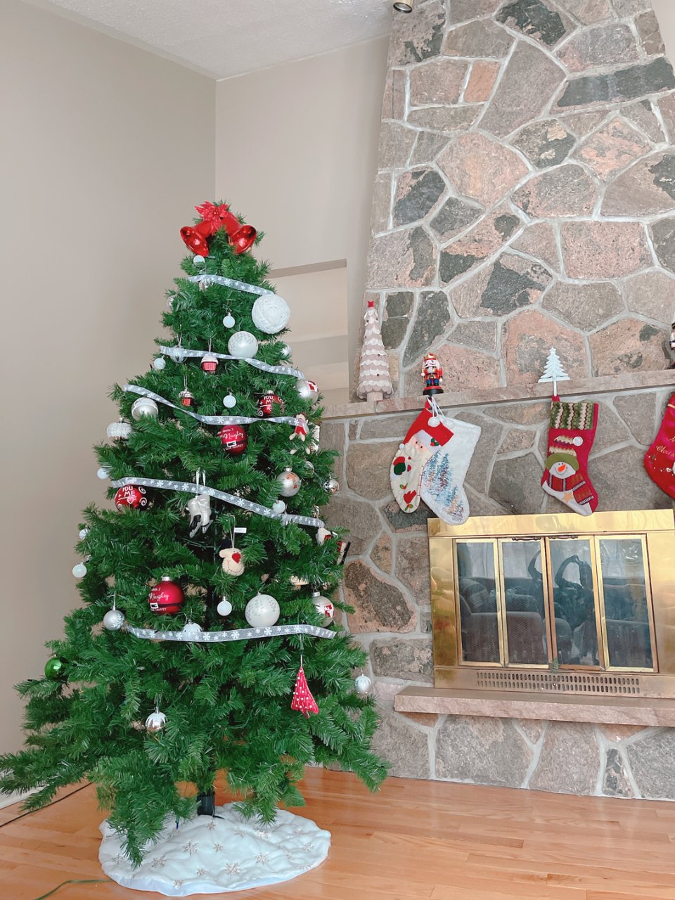 圣诞节🎄之前最快乐的活动：装饰圣诞树☺️...