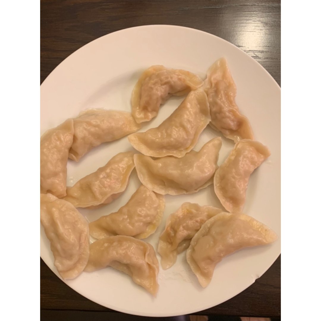 过节就吃饺子 中秋节也吃一顿饺子吧 自己包的 虽然不好看 但味道不
