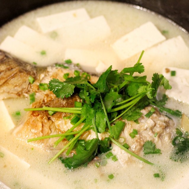 鲫鱼豆腐汤