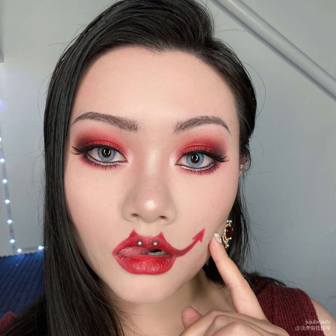 万圣节妆容: 吸血鬼眼睛小恶魔红唇