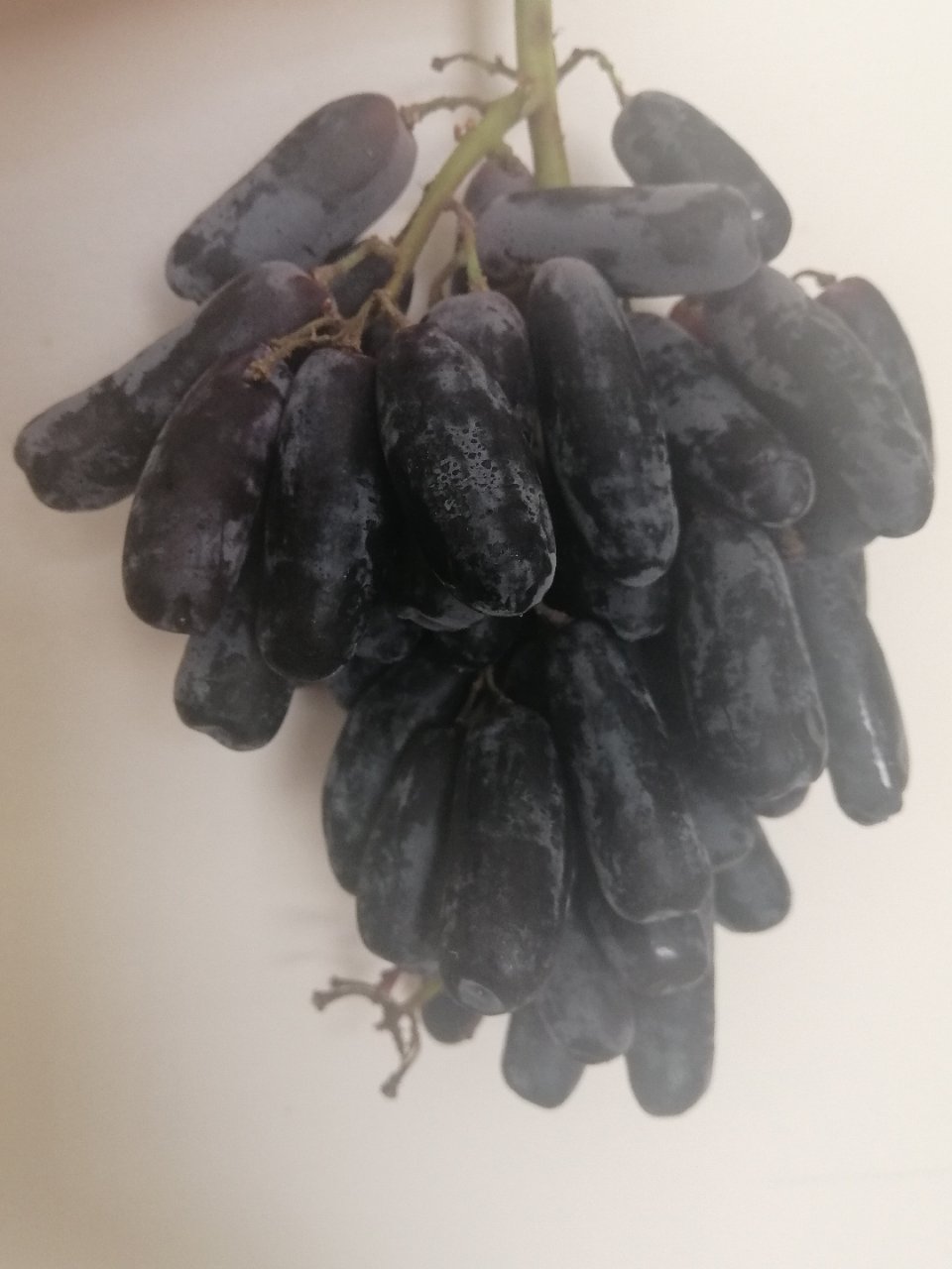 好甜的长形黑葡萄...☺...