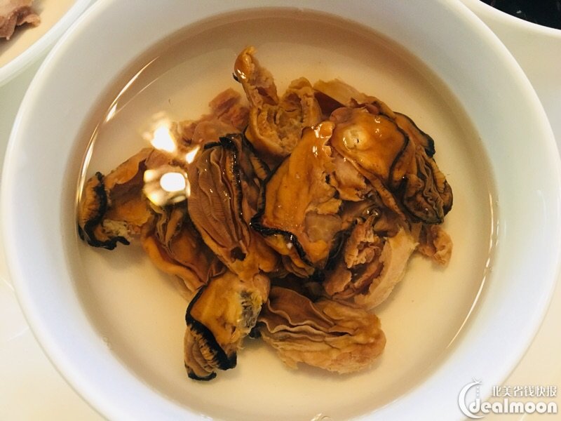洗净去肚泡发的蚝豉