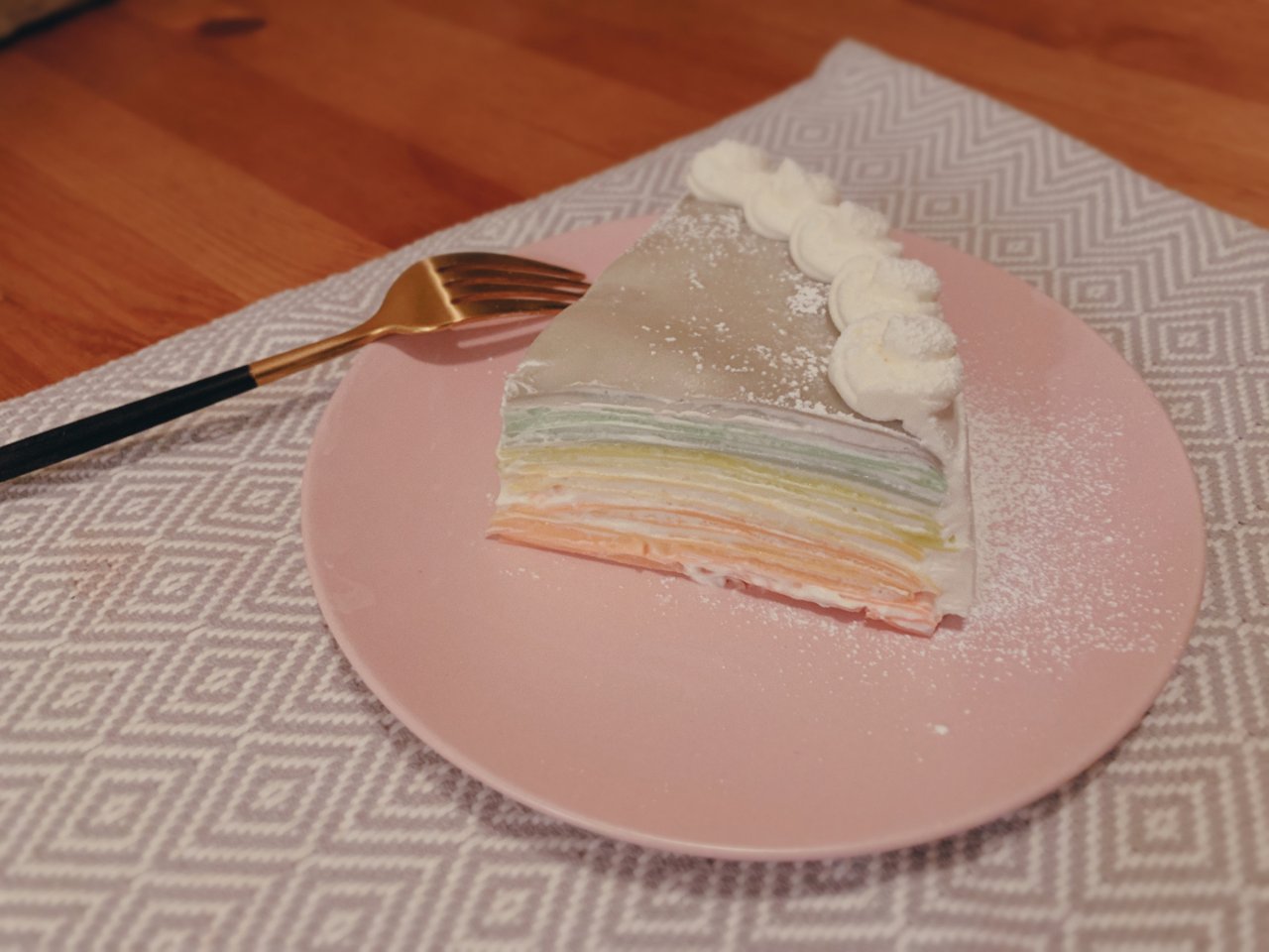 应景的彩虹🌈千层蛋糕...