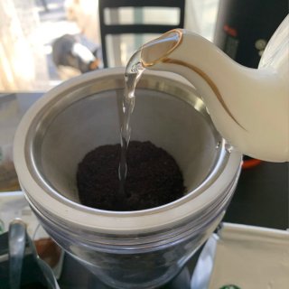 分次加咖啡粉+水