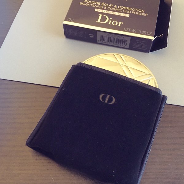 dior一单 dior 的包装盒真的是很高贵大气又好看啊 买了高光口红和蜜