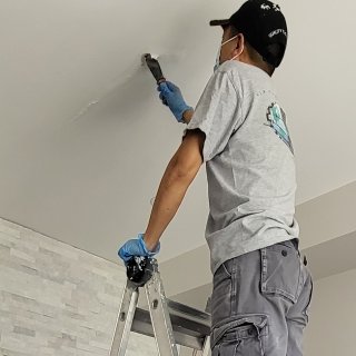 自己动手修补天花板墙面渗水的技能...