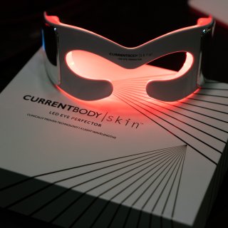 超火的Currentbody LED眼罩...