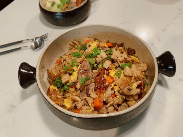 鸭肉炒饭鸭架汤