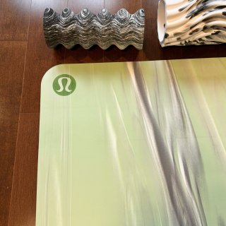 夏天就是要穿一套lululemon练瑜伽...