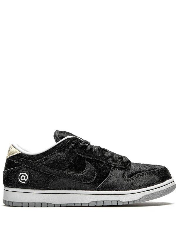 x Medicom Toy SB Dunk Low 联名鞋