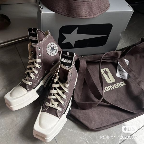 Converse卡其色方头帆布