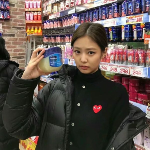 Jennie同款黑色爱心开衫