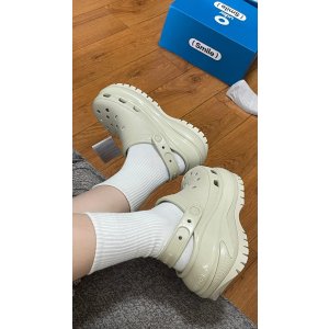 光轮洞洞鞋 多色选